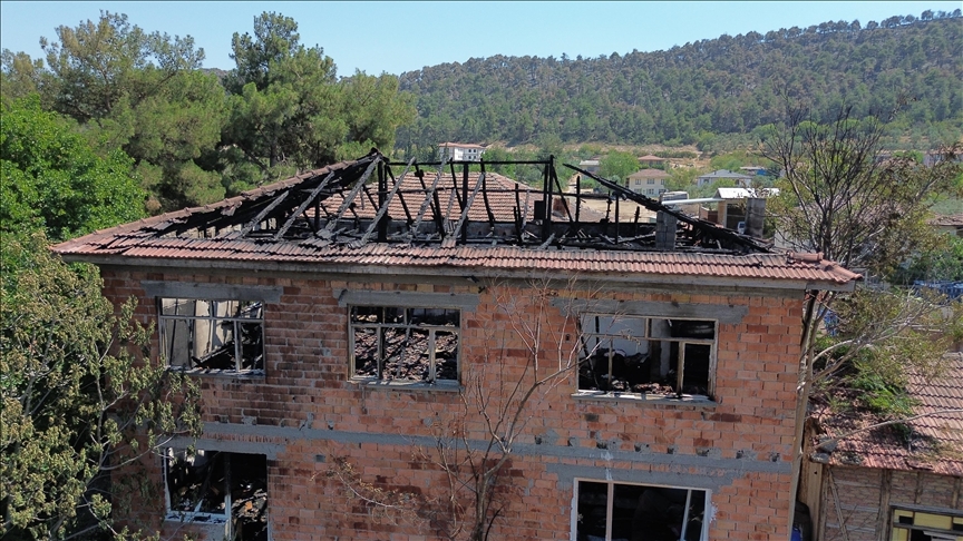 Bir zamanlar ipek böceği yetiştirdiği evi orman yangınıyla küle döndü