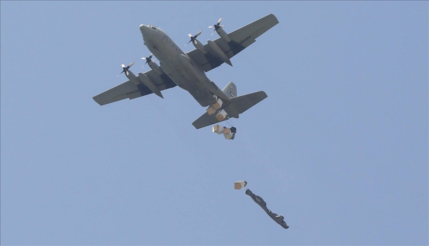 Vazhdon hedhja e ndihmave humanitare nga ajri mbi Gazën e rrethuar