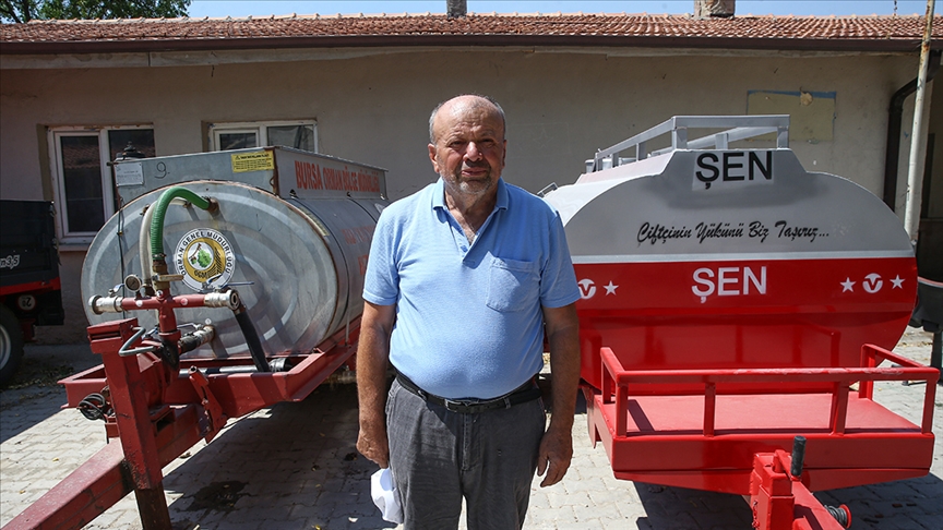 Patlayan lastiğe rağmen yangına su taşıyan çiftçiye hediye edilen tanker sayısı 3 oldu
