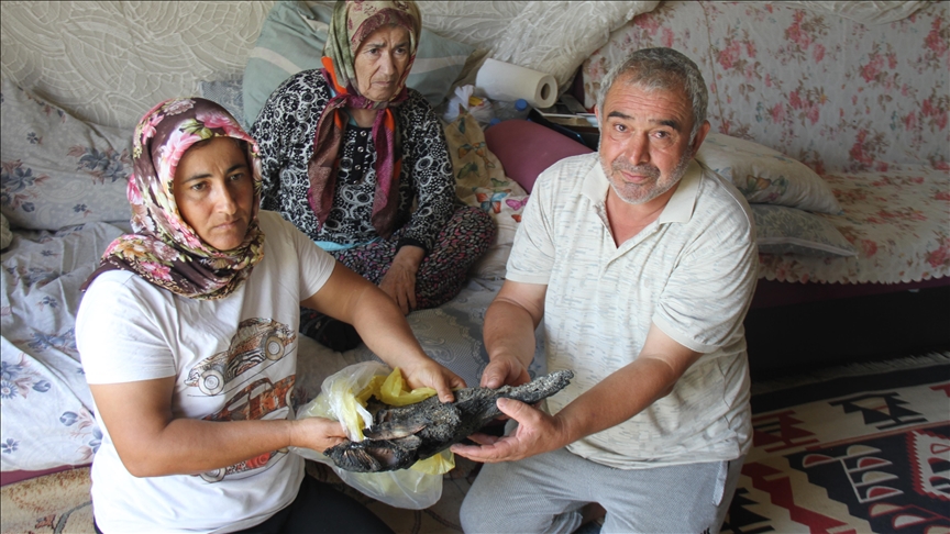 Yangında yatalak annesini kurtardı, tedavisi için biriktirdiği parayı kaybetti