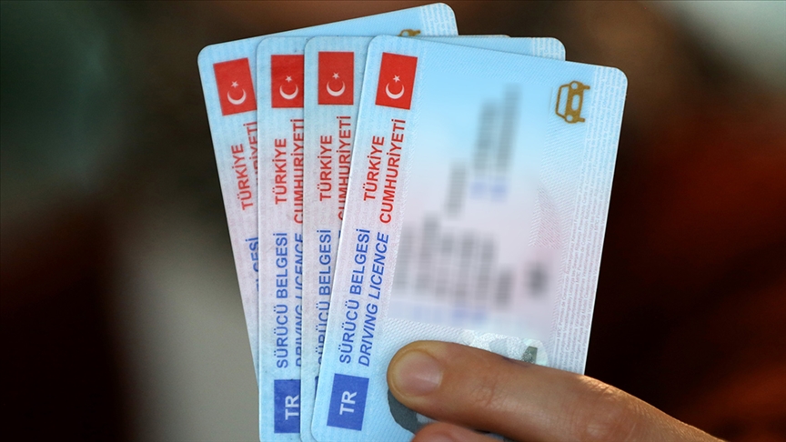 Eski tip sürücü belgelerinin yenilenmesi için verilen süre yarın sona eriyor