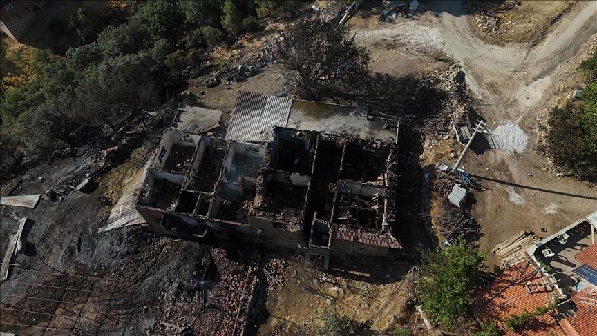 Wezîr Yerlîkaya: Ji 1ê Hezîranê û pe va di şewata daristanan da li 13 bajaran 407 avahî, 17 kargeh,96 tewleyan xisar dît
