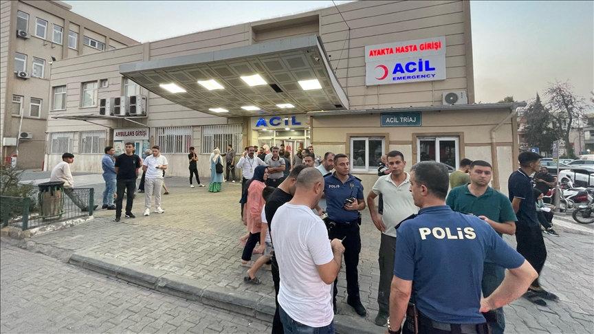 Şanlıurfa'da hastanede bıçaklı saldırıya uğrayan başhekim yardımcısı ve güvenlik görevlisi yaralandı