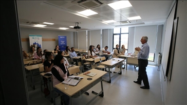Yabancı öğrenciler öğrendikleri Türkçeyi yaz okulunda pekiştiriyor
