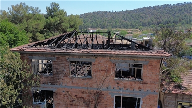 Bir zamanlar ipek böceği yetiştirdiği evi orman yangınıyla küle döndü