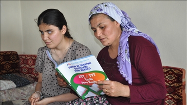 Görme engelli Nazalin'in okuma azmi üniversite sınavında başarı getirdi