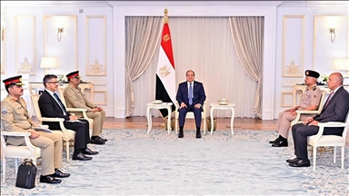 السيسي يبحث مع رئيس الأركان الباكستاني التعاون العسكري
