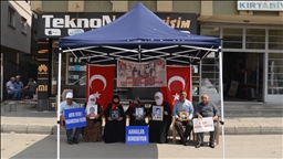 Malbatên Mûşî nobeta xwe ya li ber avahiya DEM Partiyê domand