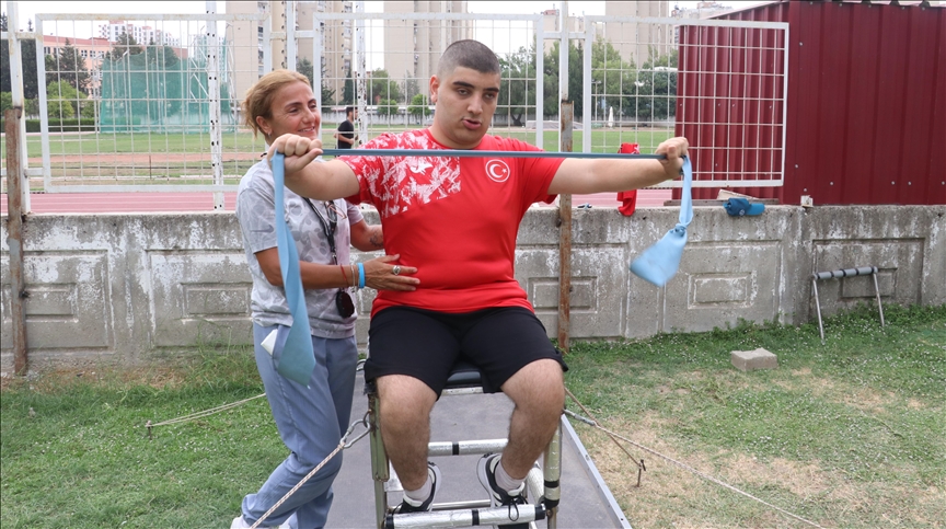İlk uluslararası şampiyonasında 2 madalya alan paralimpik sporcu olimpiyat hayali kuruyor