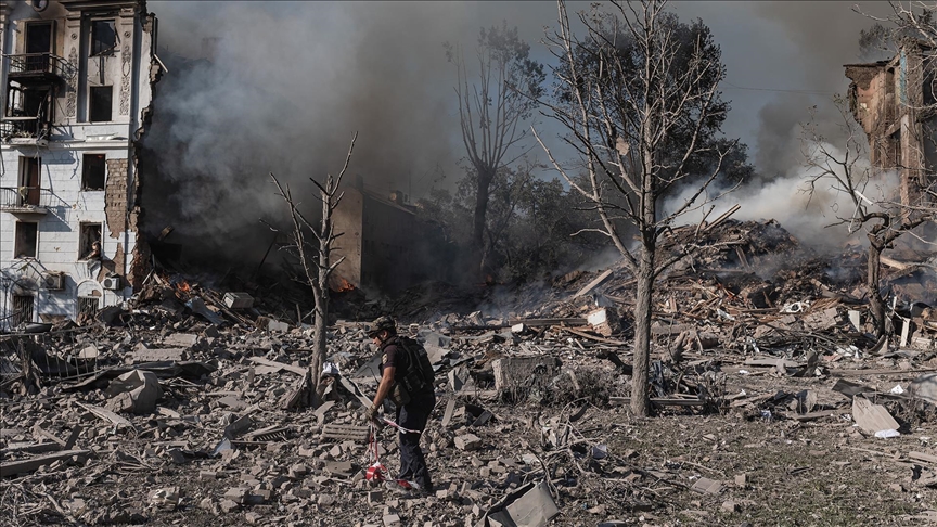 Rusya, Ukrayna'nın farklı şehirlerine 300 İHA, 8 füze ile saldırı düzenledi