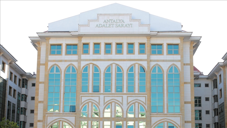 Antalya Büyükşehir Belediyesine yönelik soruşturmada gözaltına alınan 4 şüpheli adliyede