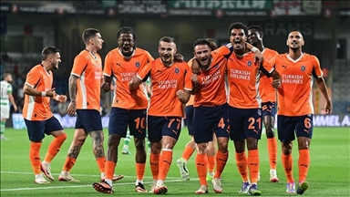 قدم.. باشاك شهير التركي يتأهل للدور التمهيدي الثالث لدوري المؤتمر الأوروبي