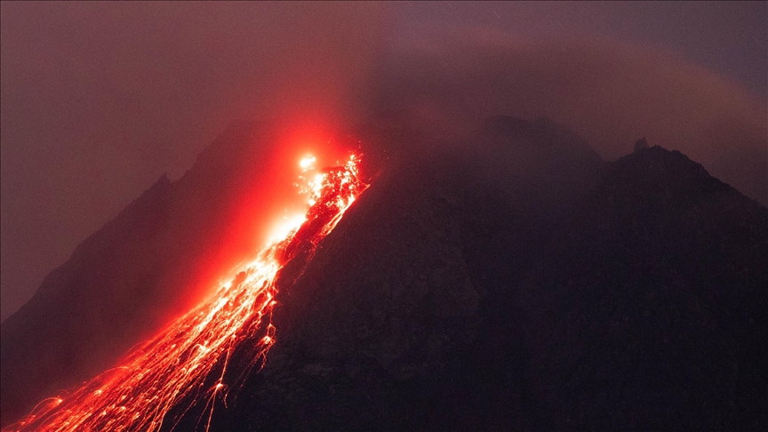 Eruptirao vulkan Lewotobi Laki-Laki u Indoneziji, stub pepela dostigao 10 kilometara