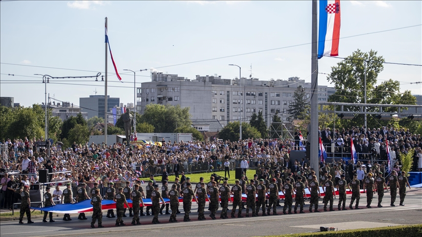 Kroaci, paradë ushtarake me rastin e 30-vjetorit të Operacionit Stuhia