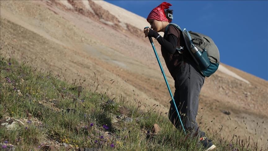 Meryema di lîseya Fenê da dixwîne piştî Çiyayê Agiriyê hilkişiya Çiyayê Sîpanê