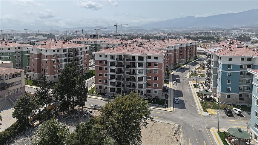 Depremlerde yıkımın simgesi olan "600 Evler Sitesi'nde yaşam yeniden başladı