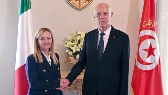 تونس وإيطاليا يناقشان التعاون الثنائي بشأن قضايا الهجرة 