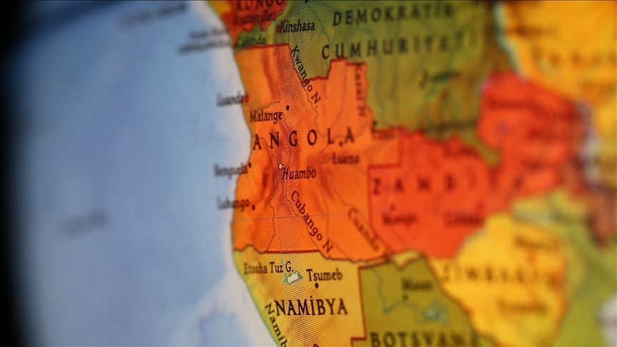Afrika'nın petrol zengini ülkesi Angola'da akaryakıt fiyatlarındaki artış krize yol açtı