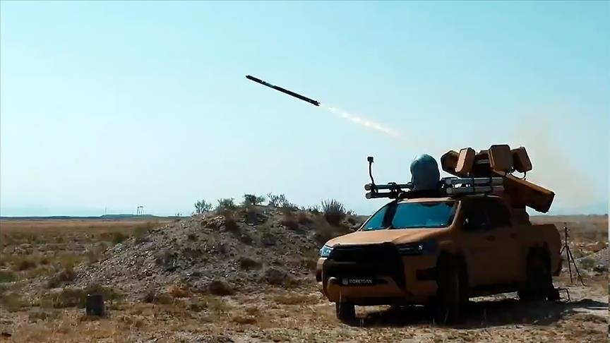 Raketa turke CİRİT godet me saktësi objektivin ajror në lëshimin e parë të saj nga Sistemi i Armëve PUSU