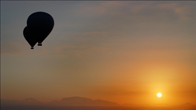 "Balonat" që fluturojnë në qiellin e Antalyas i ofrojnë diversitet turizmit