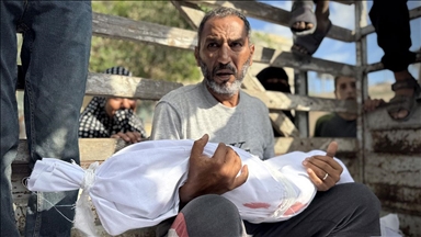 İsrail'in Gazze'de ev ve çadırları hedef alan saldırılarında 17 Filistinli hayatını kaybetti