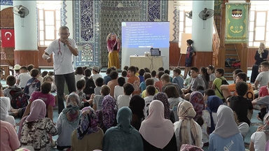 Antalya'da çocuklar "Veteriner Amca Camide" projesiyle hayvanları tanıyor
