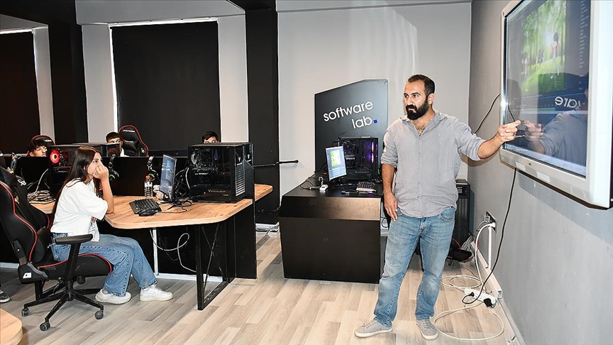 Batman'da öğrenciler katıldıkları "zanaat atölyeleri"nde mesleki becerilerini keşfediyor