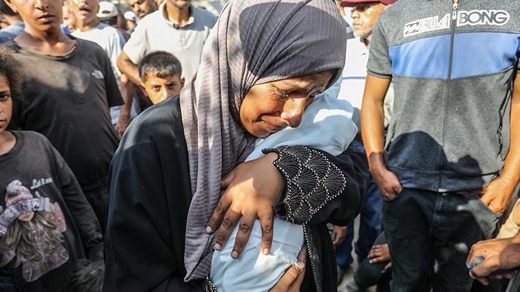 Ji ber êrîşa Îsraîlê li Xezeyê li ciyê belavkirina alîkariyê 12 kes hatin kuştin