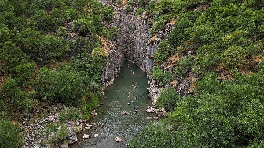 Newala Mesîroyê bi hewaya xwe ya hênik û paqij eleqeya siruşthezan dikişîne