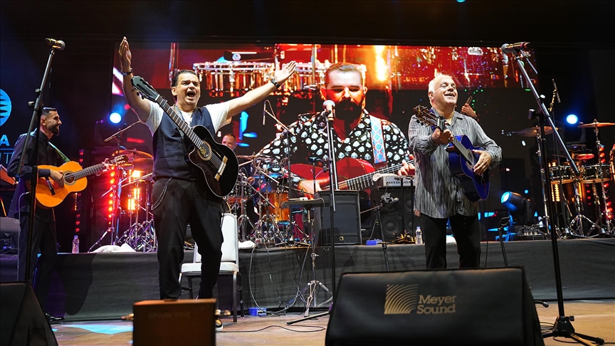 Gipsy Kings by Andre Reyes, Didim'de müzikseverlerle buluştu