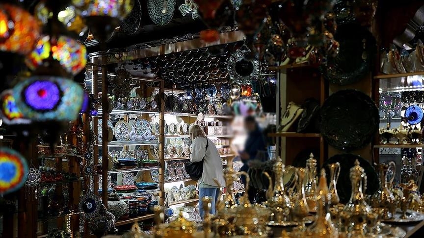 سياح تركيا يشترون هدايا بمليار و48 مليون دولار خلال 6 أشهر