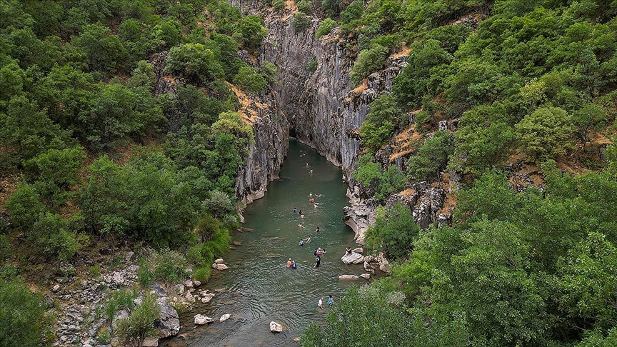 Masiro Kanyonu serin ve temiz havasıyla doğaseverlere "nefes" oldu