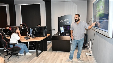 Batman'da öğrenciler katıldıkları "zanaat atölyeleri"nde mesleki becerilerini keşfediyor