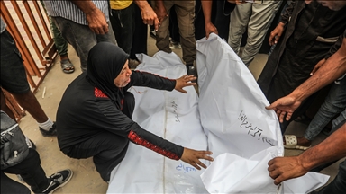 غزة.. إسرائيل تقتل 17 فلسطينيا بينهم عائلة كاملة