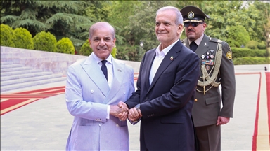 Le président iranien entame sa première visite officielle au Pakistan