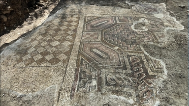 Mezar kazarken bulunan mozaikte içinde haç motifi bulunan "Davud Yıldızı" sembolü tespit edildi