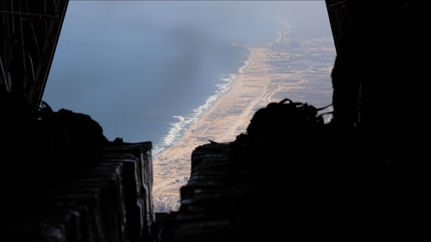 Anadolu correspondent participates in Gaza aid airdrop operation