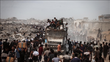 Gaza government says most of 36 aid trucks looted amid security chaos