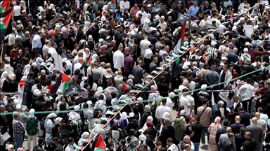 آلاف الفلسطينيين يتظاهرون بالضفة رفضا للإبادة بغزة وتضامنا مع الأسرى
