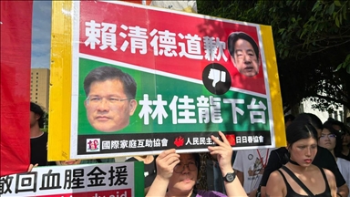 Thai protesters urge suspended Premier Paetongtarn to step down