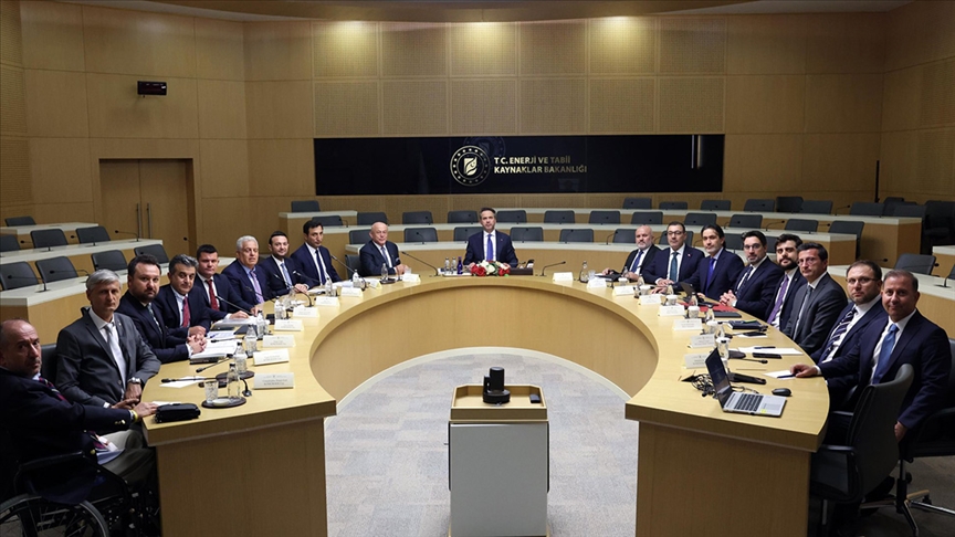 Bakan Bayraktar, Türkiye Kömür Üreticileri Derneği yönetimini kabul etti
