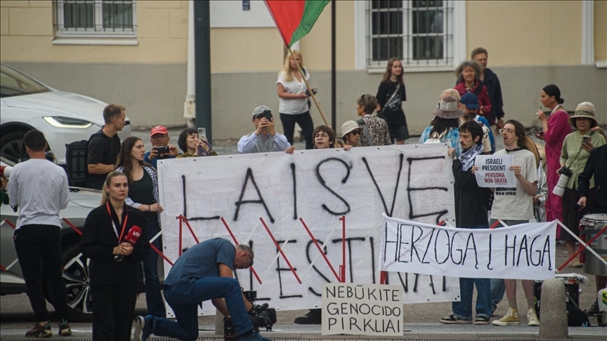 Rally condemns Lithuania's close cooperation with Tel Aviv during Israeli president's visit
