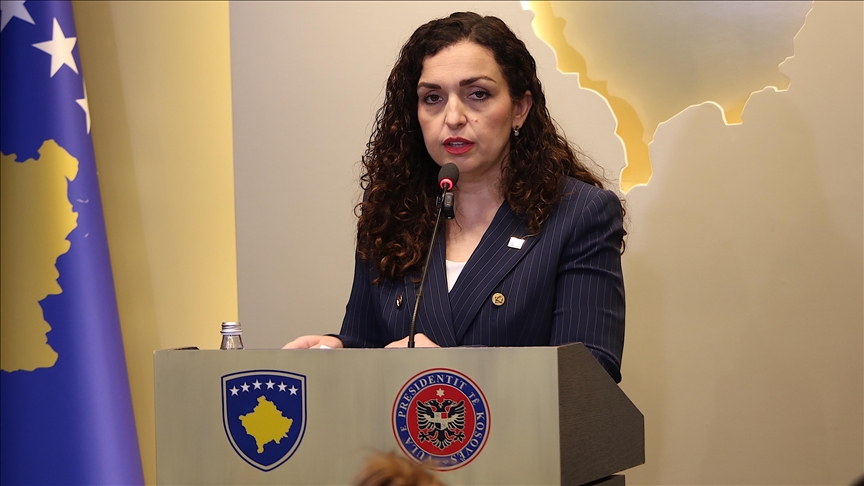 Presidentja e Kosovës, Osmani reagon për thirrjet antishqiptare në ndeshjen Maqedoni e Veriut - Rumani