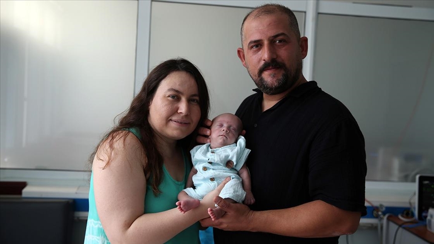 Aydın'da 800 gram doğan bebek, 4 aylık kuvöz sürecinin ardından taburcu edildi