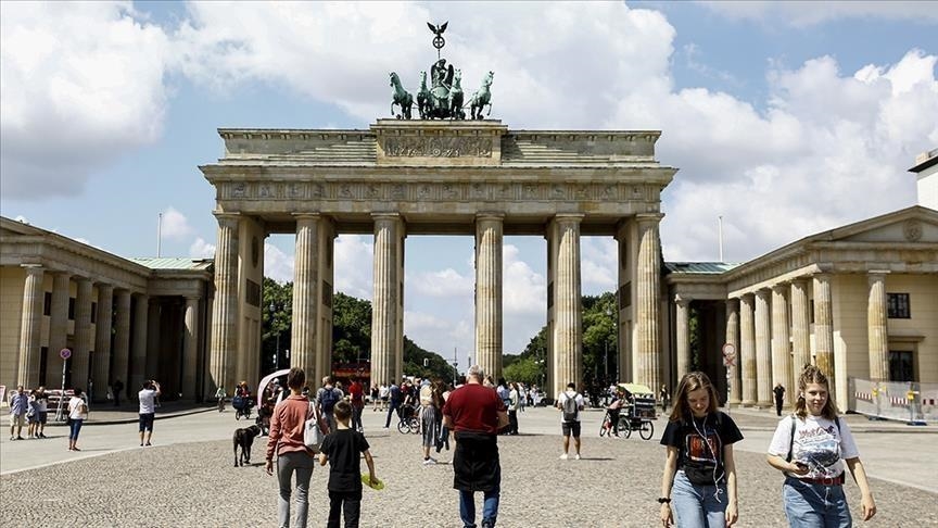 Germany debates cutting social benefits for Ukrainian refugees