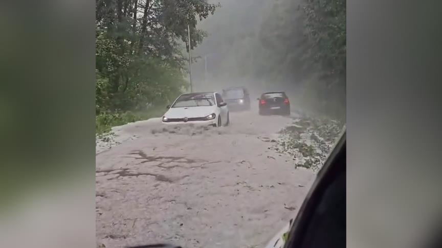 Kosova përfshihet nga një stuhi e fuqishme, rrugë të përmbytura dhe breshër i dendur godasin vendin