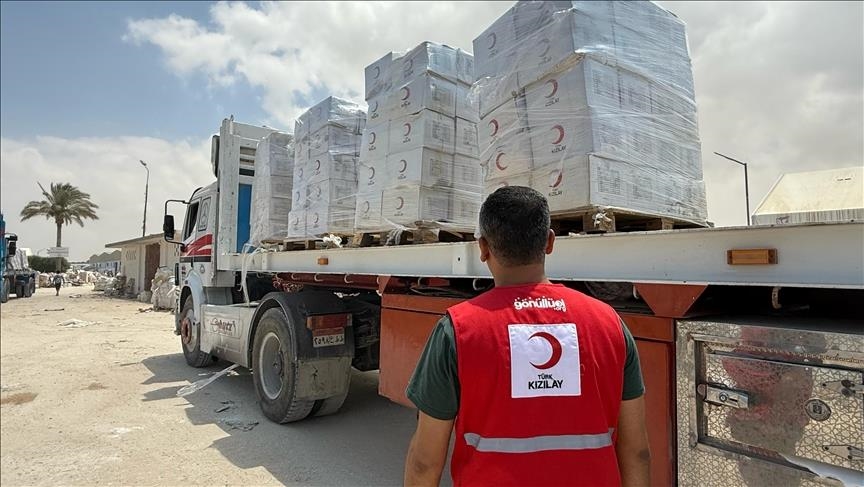 الهلال الأحمر التركي يرسل 165 شاحنة مساعدات إلى غزة