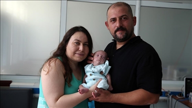 Aydın'da 800 gram doğan bebek, 4 aylık kuvöz sürecinin ardından taburcu edildi