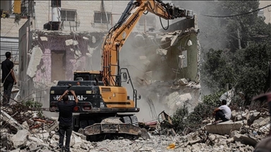 الجيش الإسرائيلي يهدم منزلا فلسطينيا ومنشآت بالضفة الغربية