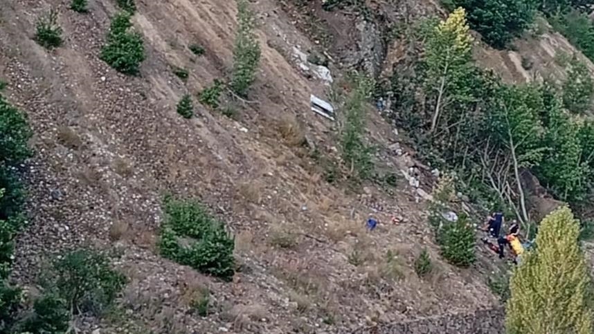 Li Sêwasê mînîbusa karkerên findiqan di kendal da çû xwarê, 3 kes mirin û 18 kes birîndar bûn